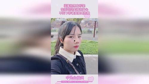 男朋友和闺蜜吃瓜视频,男友闺蜜同框,甜蜜瞬间曝光