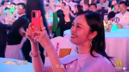 演出现场视频吃瓜,演出现场吃瓜瞬间,明星幕后趣事大曝光